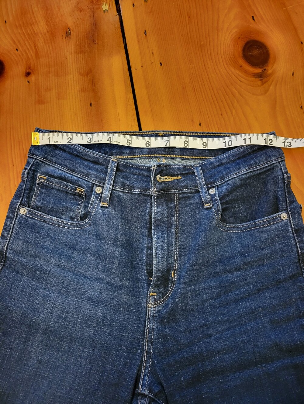 Levi's 725 High Rise Bootcut - Picture 4 of 7